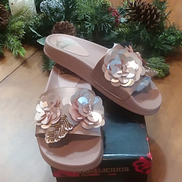 NIB Fergalicious sandals - Picture 2 of 7